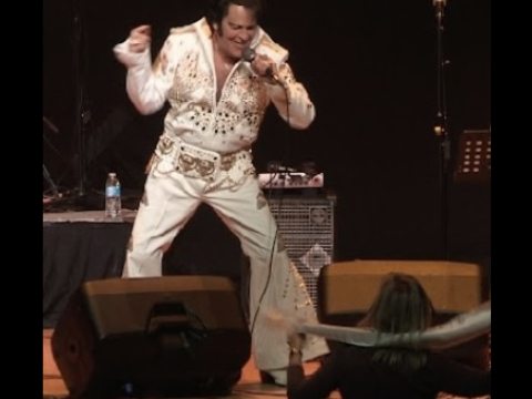 Ronnie Sings to Gorl